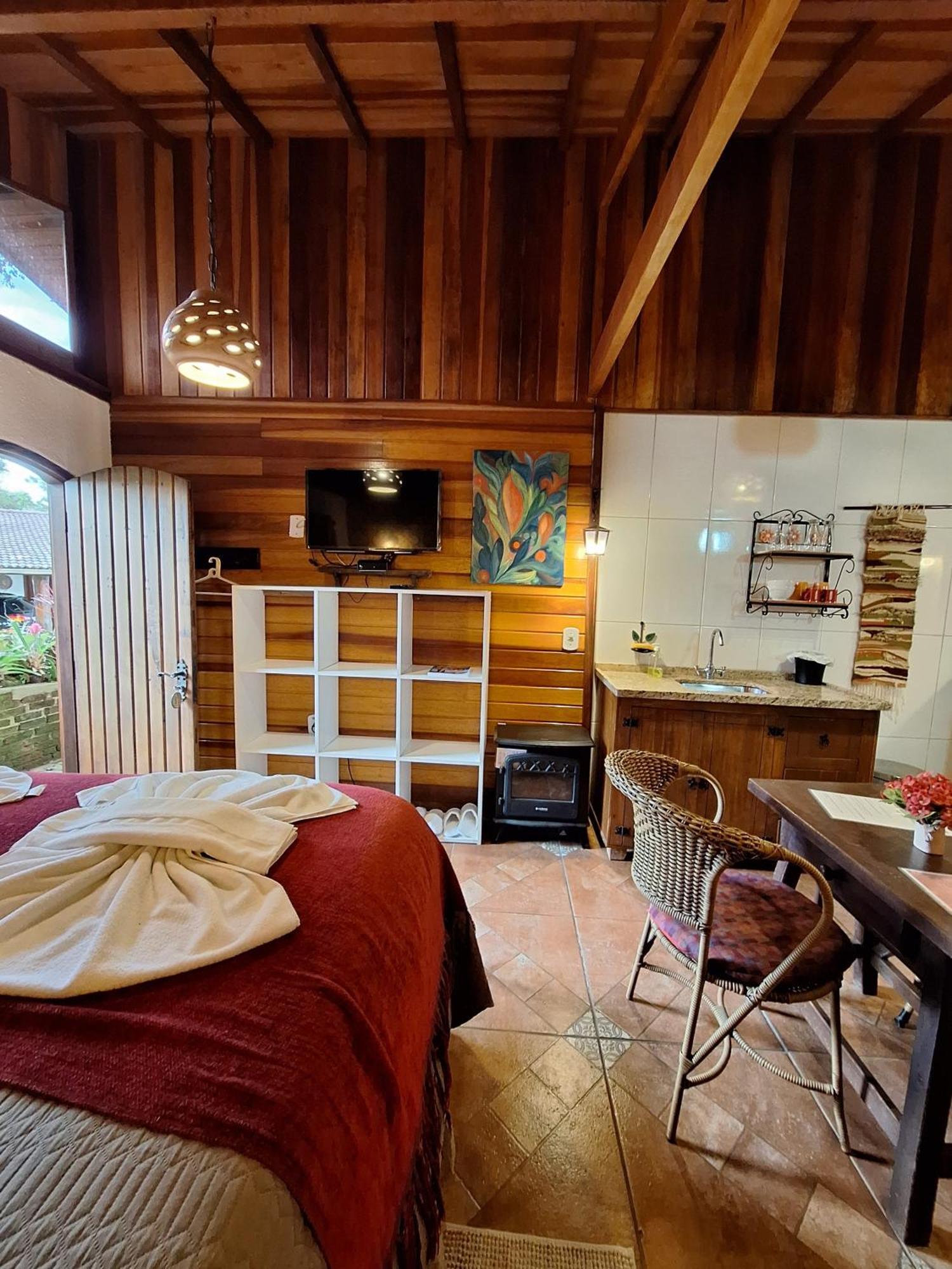 Anecuem Lodge *